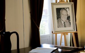 Sede do PS acolhe homenagem de políticos e cidadãos