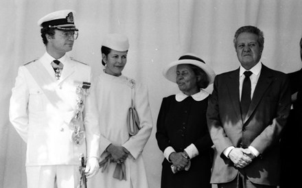 O Rei e a Rainha consorte da Suécia, com o então Presidente da República, Mário Soares, e a primeira-dama, Maria de Jesus Barroso. Em 1986.