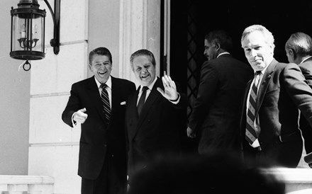 O Presidente norte-americano, Ronald Reagan, com o então primeiro-ministro, Mário Soares, no Palácio de São Bento. Em 1985.