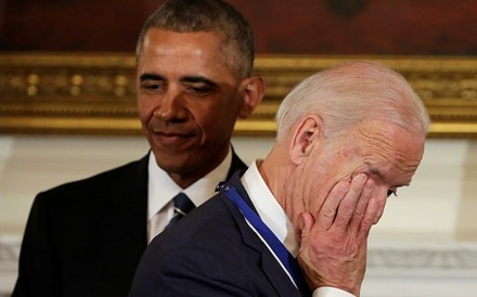 Obama atribui Medalha da Liberdade a um Joe Biden em lágrimas