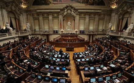 Quotas de género nas empresas avançam com oposição do PCP e 7 deputados do CDS