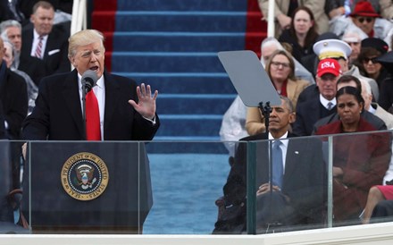 Trump fala com Putin e Merkel no sábado. Hoje recebe May