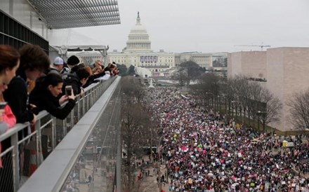 Presidente norte-americano usa Twitter para criticar protestos