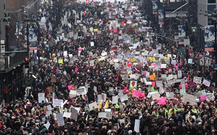 Manifestações anti-Trump e ataques aos media