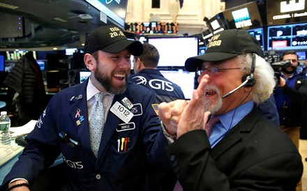 Wall Street no vermelho à espera de novos dados económicos