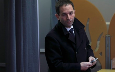 Benoît Hamon quer esquerda francesa a 'governar em nome dos franceses e dos europeus'