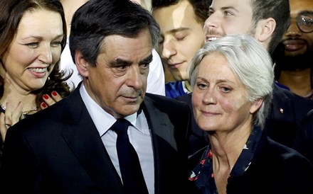 Fillon cancela acção de campanha e marca conferência de imprensa para as 11:00