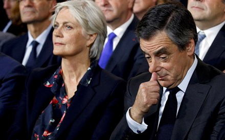 França: Fillon e a mulher estão a ser ouvidos pela justiça