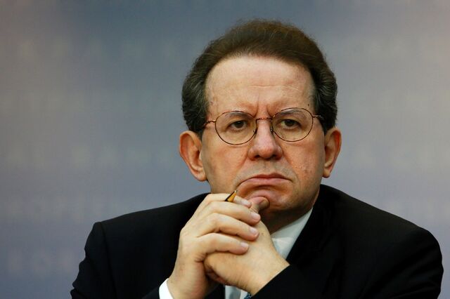  Constâncio: Itália 'conhece' as regras de ajuda do BCE 'mas talvez seja bom lê-las outra vez'