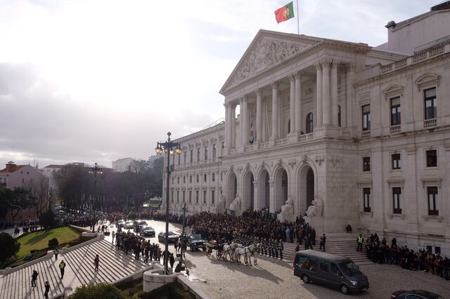'Muito obrigado, Soares', disse o Parlamento