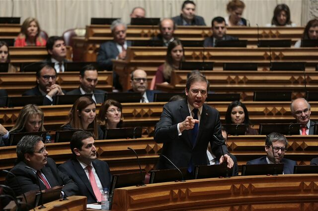 Costa acusa PSD de 'bisbilhotice' nas SMS