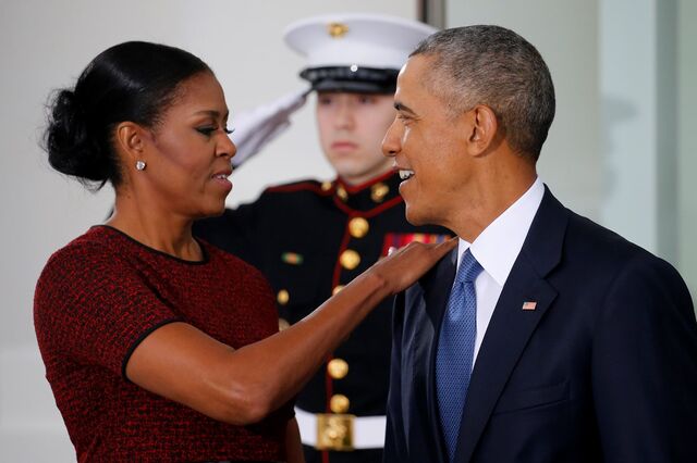 Barack e Michelle Obama vendem memórias por 57 milhões