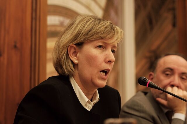 Maria Luís Albuquerque questiona PCP sobre queixa ao Ministério Público da sua entrada para a Arrow