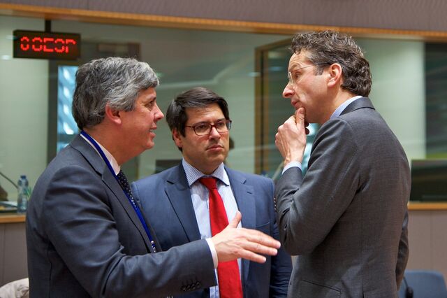 Centeno recolhe elogios e avisos em Bruxelas