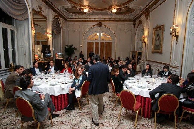 Um clube que junta vinhos, gastronomia e 'networking'
