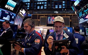 Wall Street ainda deu sinais de vida, mas nem ao terceiro dia conseguiu resistir às perdas