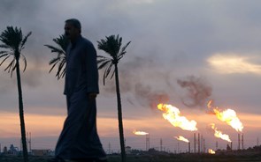 Iraque concede licenças de investimento para aumentar produção de petróleo 