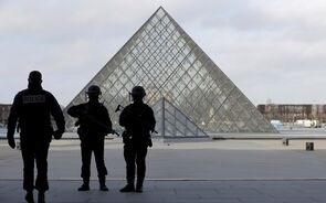 Paris Museu Louvre Militares
