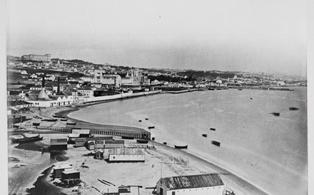 Panorâmica da Enseada de Belém, tirada a partir da Torre de São Vicente /Belém (1881).