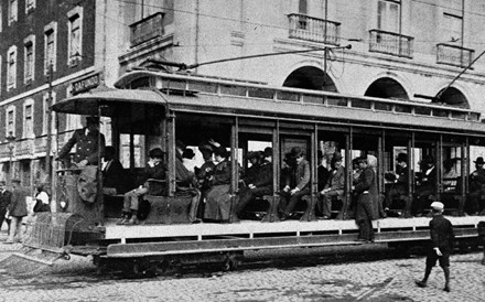 Do eléctrico aberto na baixa lisboeta com destino ao Dafundo aos remodelados que hoje circulam. A linha 15, que hoje liga a Praça da Figueira a Algés, foi a primeira a entrar em funcionamento, em 1901. Nos anos 90 os eléctricos históricos foram objecto de uma remodelação, mantendo as tradicionais carroçarias mas passando a contar com novas tecnologias que os tornaram mais seguros e cómodos.    