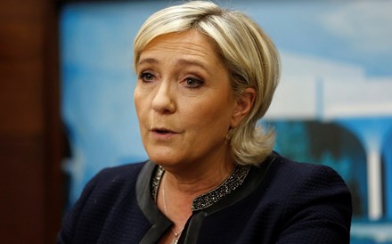 Le Pen roubou palco a Macron com visita a fábrica da Whirlpool que vai ser encerrada