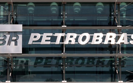 Acções da Petrobras afundam mais de 14% na Bolsa de São Paulo