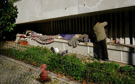 Pandemia provoca subida recorde da pobreza