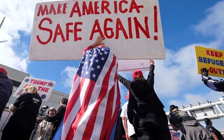 Defensores de Trump convocam manifestações de apoio ao presidente