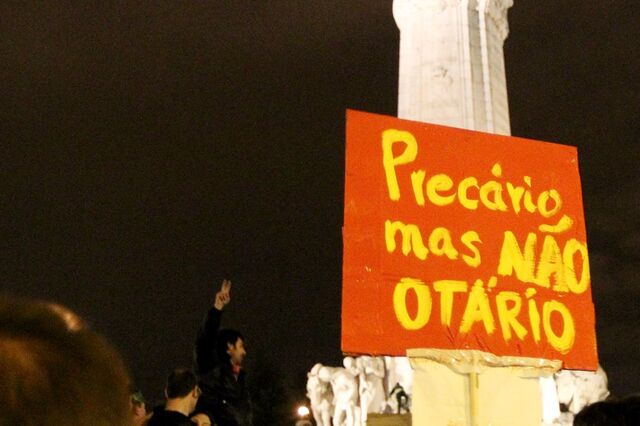 'Precários' dizem que os dirigentes não estão a cumprir prazos (act)