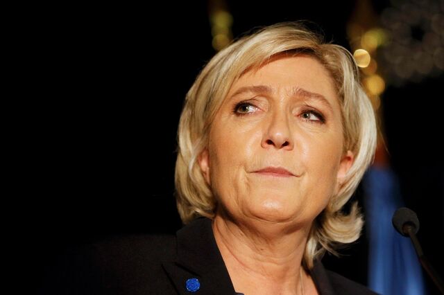 Polícia faz buscas na sede do partido de Le Pen