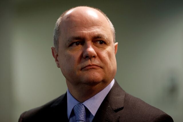 Ministro francês demite-se depois de ter dado emprego de férias às filhas