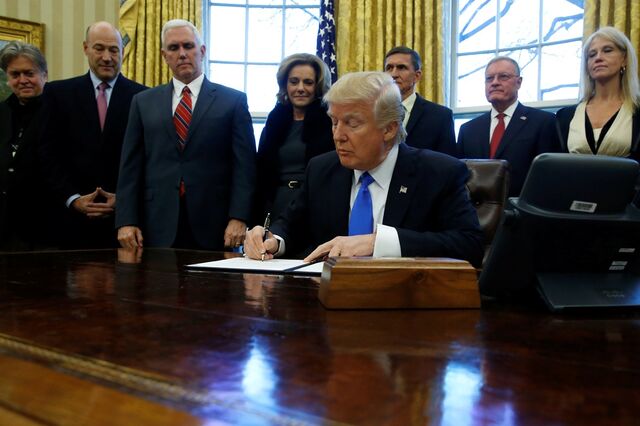 Trump atira Dow Jones para a mais longa série de perdas desde 2011