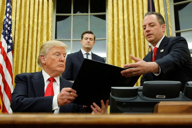 Votação à reforma do Obamacare adiada em nova derrota de Trump