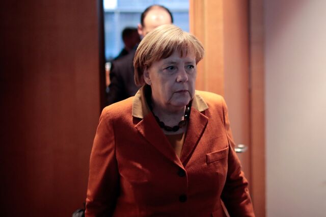 Merkel felicita Macron pela sua 'clara maioria parlamentar'