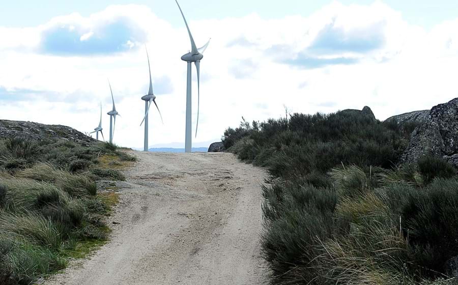 Portugal tem de produzir 31% de energia através de fontes renováveis em 2020. Os resultados alcançados em 2015 revelam uma quota de 27,8%, acima do esperado para as metas intercalares. 