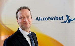 Akzo Nobel volta a rejeitar oferta de 22,4 mil milhões