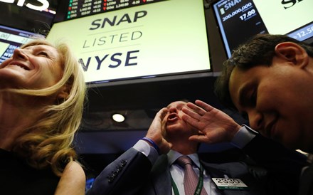 Snap estreia a 24 dólares. Mais 41% do que no IPO