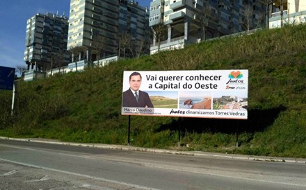 Candidato à câmara de Torres Vedras traz cartazes para Lisboa