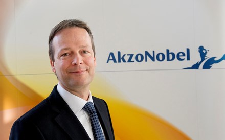 Akzo Nobel volta a rejeitar oferta de 22,4 mil milhões