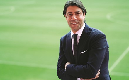 Rui Costa: 'O futebol continua a ser um negócio que atrai multidões e milhões'