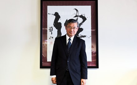 Hiroshi Azuma é o embaixador do Japão em Portugal desde 2013. Nasceu em Osaka em 1952.