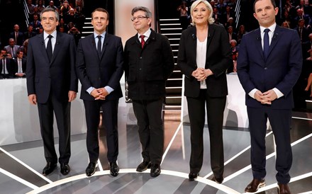 Macron à frente de Le Pen e Hamon ultrapassado por Mélenchon