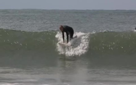 Reportagem sobre o impacto económico do surf no Baleal e na Ericeira