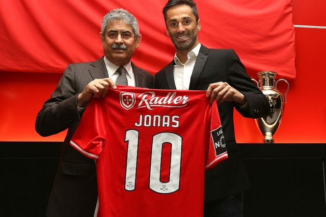 Jonas renova por um ano com o Benfica e fica até 2019