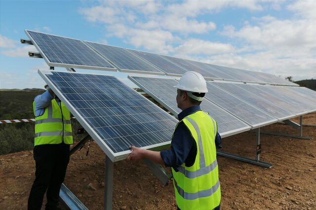 Acciona fecha fábrica de painéis solares de Moura e deixa 105 pessoas no desemprego