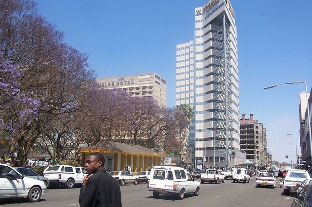 Explosões ouvidas na capital do Zimbabué e militares nas ruas de Harare