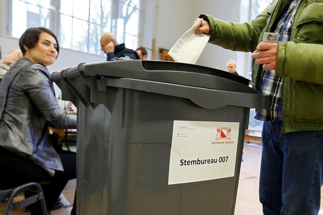 Partido no Governo vence eleições na Holanda com participação histórica