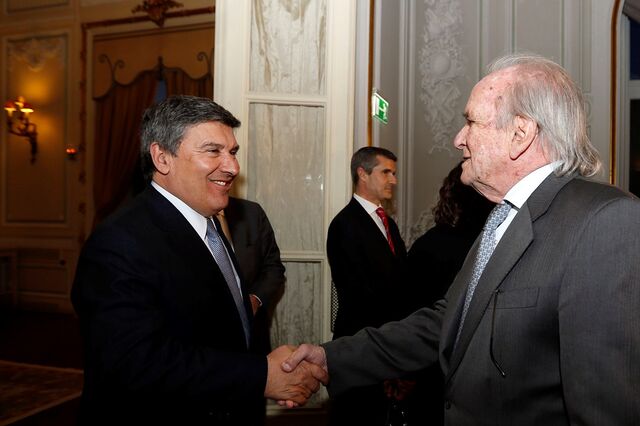 Cofina e Impresa tocam em máximos de 2016