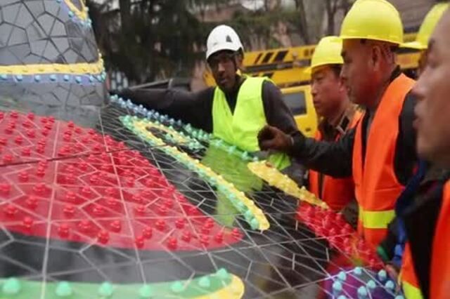 Galo de Barcelos gigante de Joana Vasconcelos promove Portugal na China 