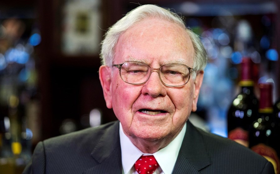 2.º  Warren Buffett, accionista da Berkshire Hathaway. Fortuna avaliada em 75,6 mil milhões de dólares. Estados Unidos